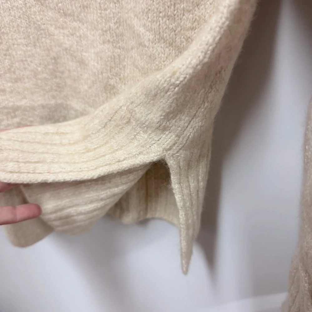 Vince crew neck ribbed wool/cashmere blend sweater in cream size medium